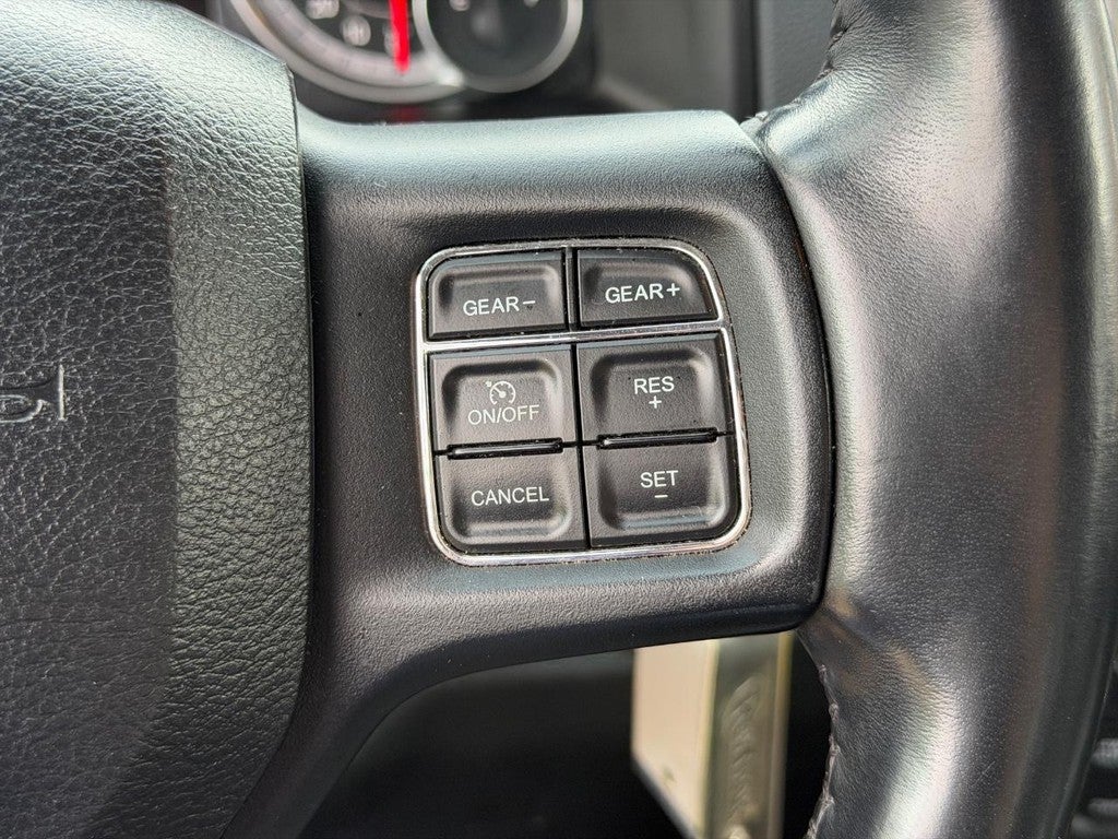 2015 RAM 1500 4WD Crew Cab 140.5" Big Horn