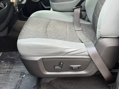 2015 RAM 1500 4WD Crew Cab 140.5" Big Horn