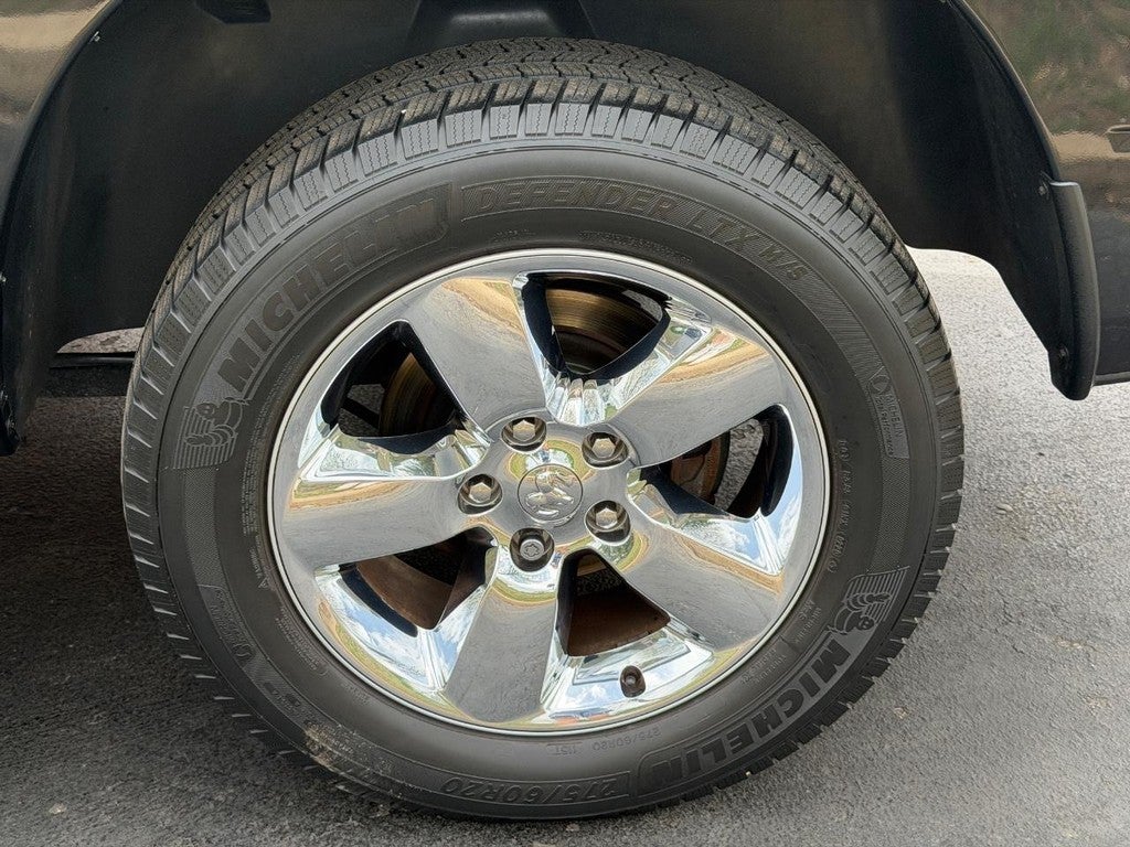 2015 RAM 1500 4WD Crew Cab 140.5" Big Horn