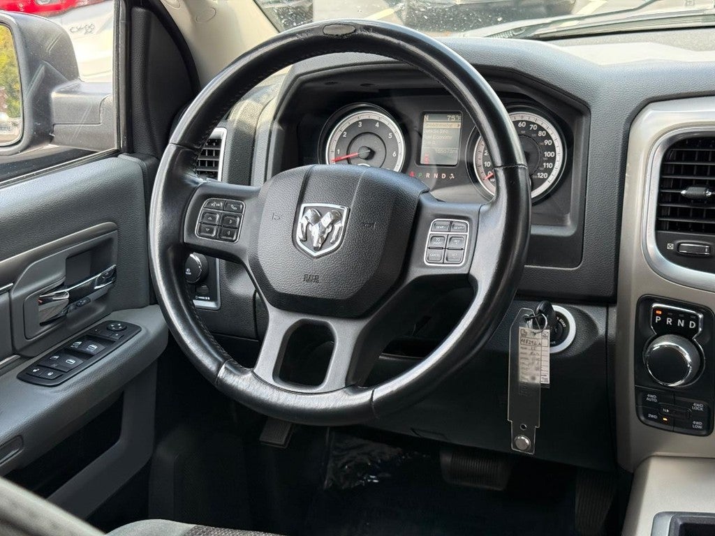 2015 RAM 1500 4WD Crew Cab 140.5" Big Horn