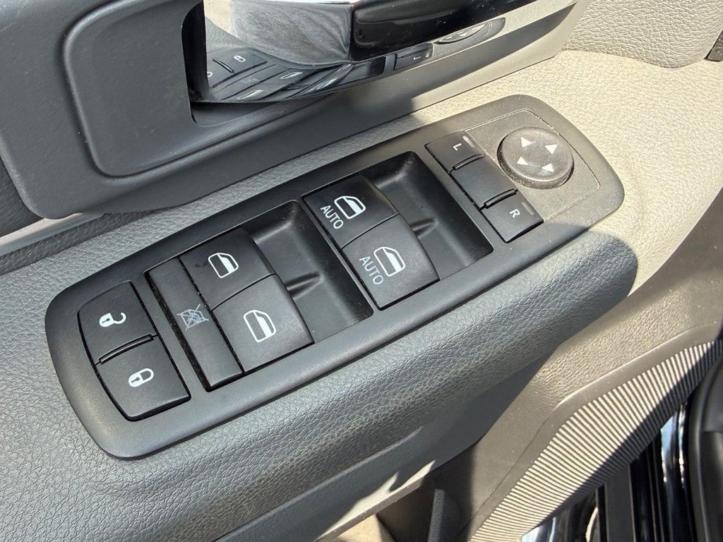2015 RAM 1500 4WD Crew Cab 140.5" Big Horn