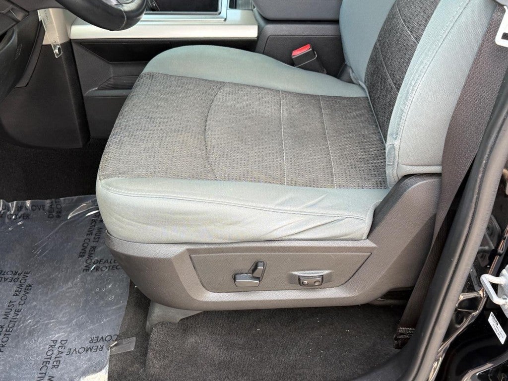 2015 RAM 1500 4WD Crew Cab 140.5" Big Horn