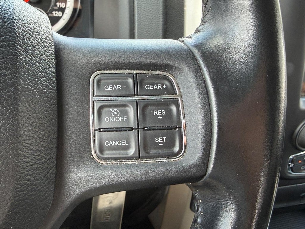2015 RAM 1500 4WD Crew Cab 140.5" Big Horn