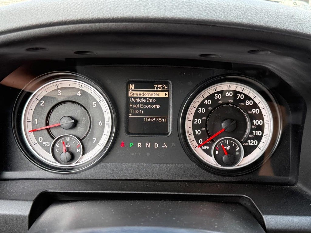 2015 RAM 1500 4WD Crew Cab 140.5" Big Horn