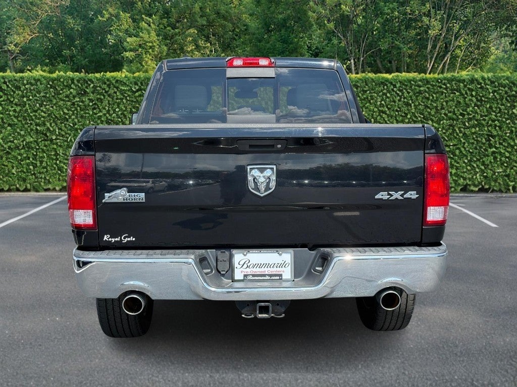 2015 RAM 1500 4WD Crew Cab 140.5" Big Horn