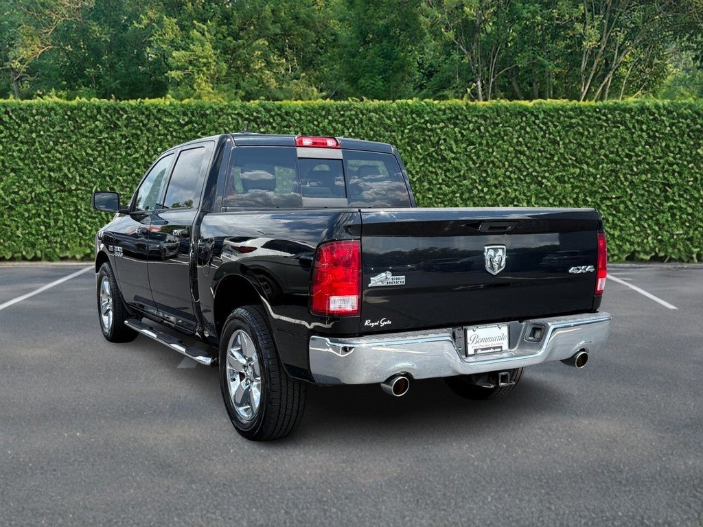 2015 RAM 1500 4WD Crew Cab 140.5" Big Horn