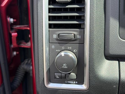 2014 RAM 1500 4WD Crew Cab 140.5" Big Horn