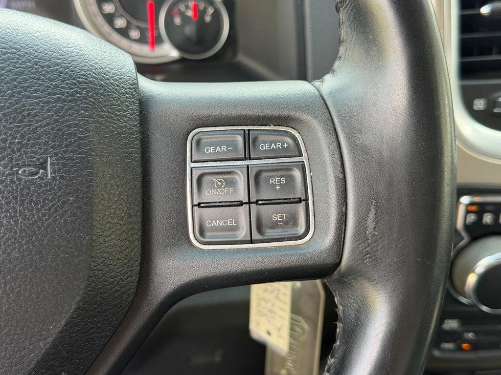 2014 RAM 1500 4WD Crew Cab 140.5" Big Horn