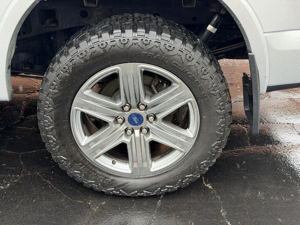 2015 Ford F-150 4WD SuperCrew 145" Lariat