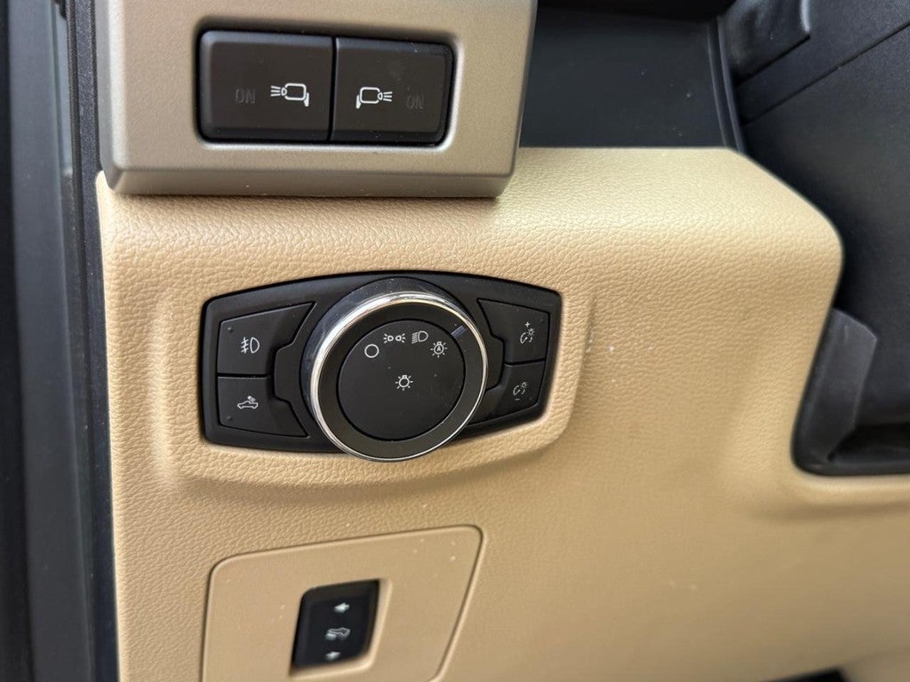2016 Ford F-150 4WD SuperCrew 145" Lariat