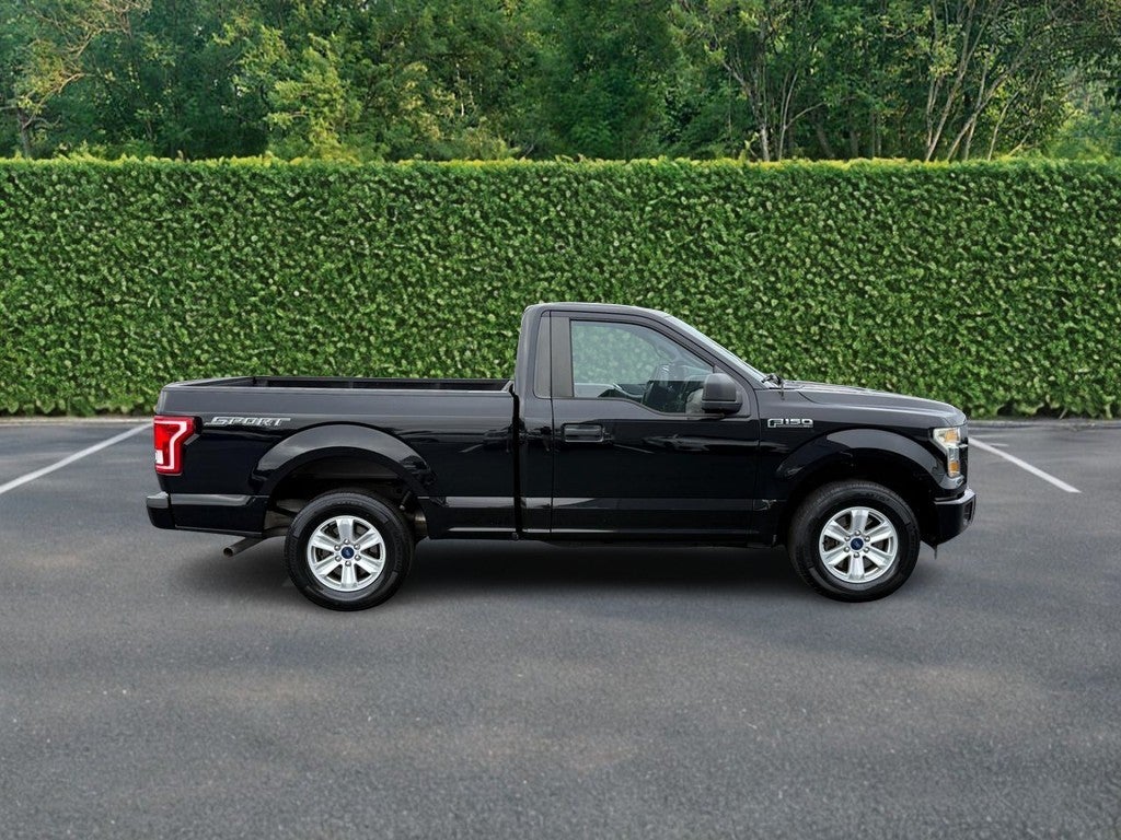 2016 Ford F-150 2WD Reg Cab 122.5" XL