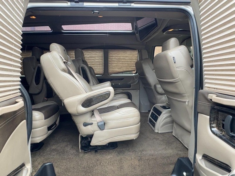 2021 Chevrolet Express Passenger RWD 3500 155" LS