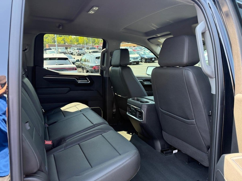 2025 GMC Sierra 1500 4WD Crew Cab 147" SLT