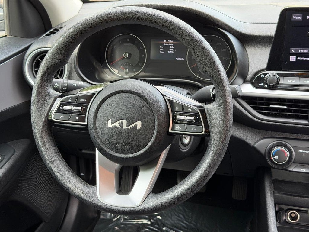 2024 Kia Forte LXS IVT