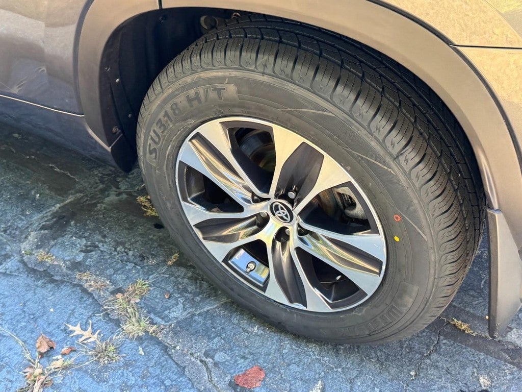 2021 Toyota Highlander XLE AWD (Natl)