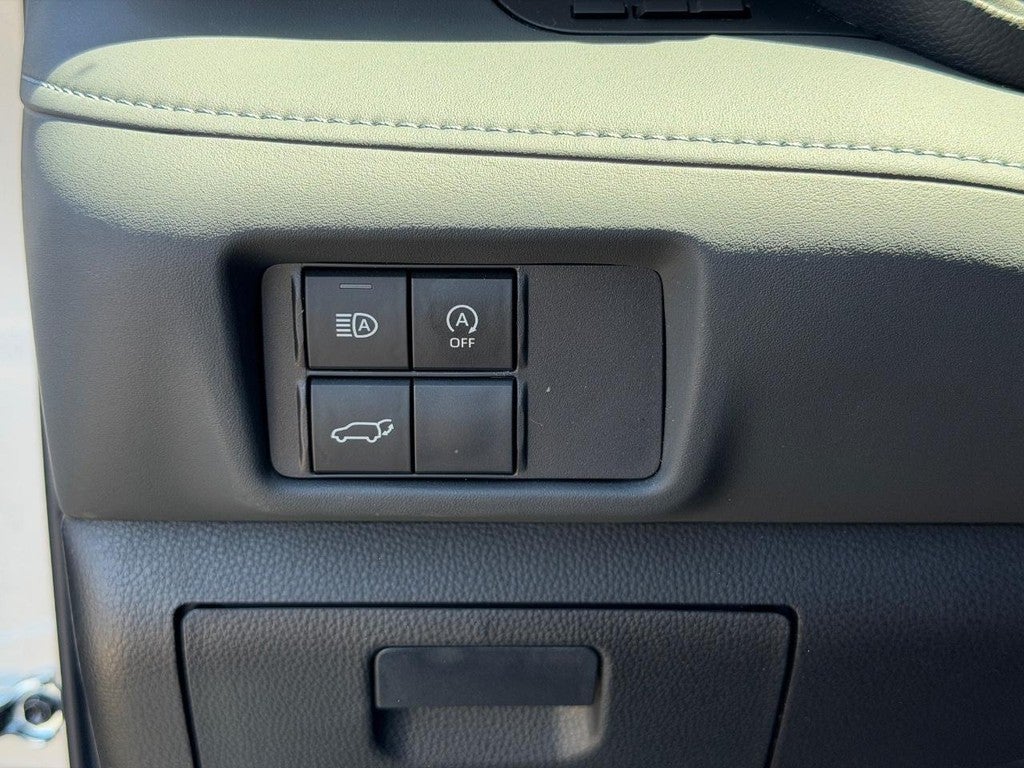2024 Toyota Highlander LE FWD (Natl)
