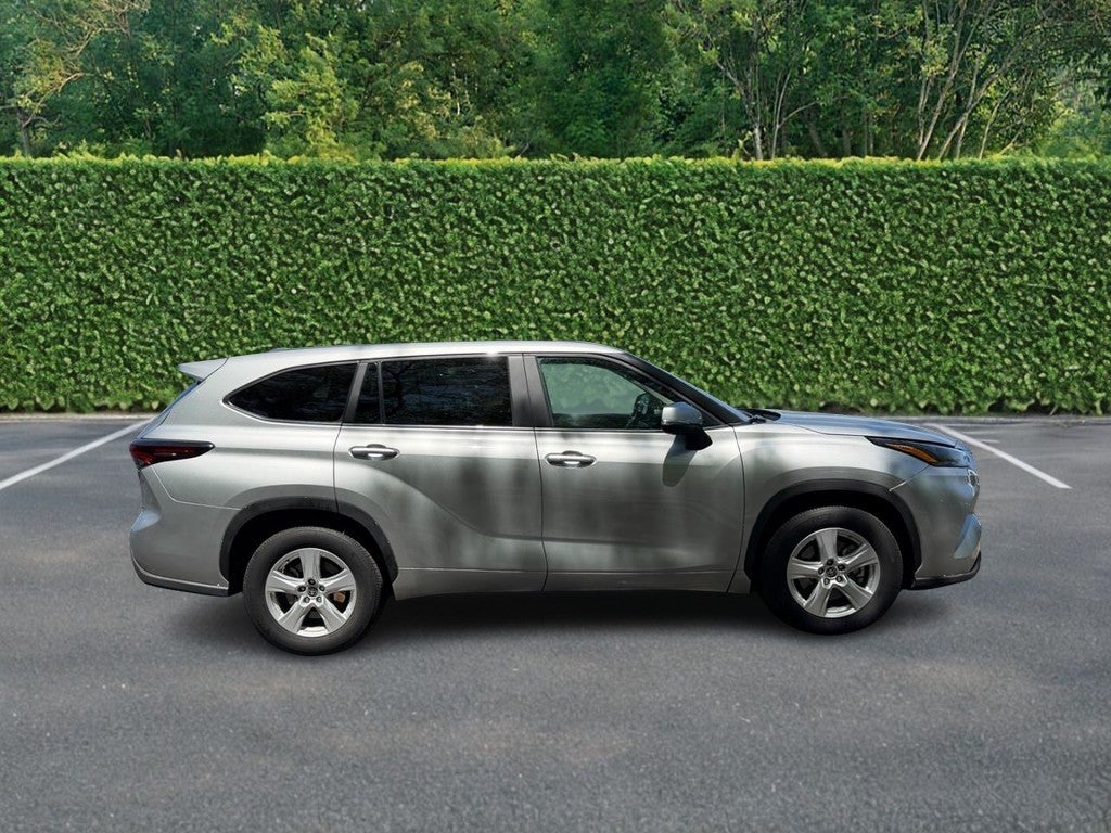 2024 Toyota Highlander LE FWD (Natl)