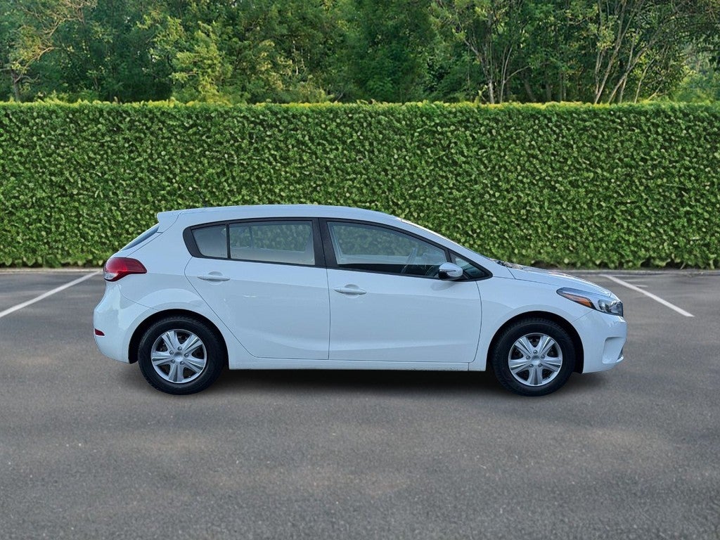 2017 Kia Forte5 LX Auto