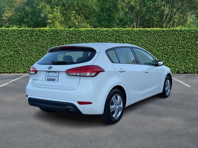 2017 Kia Forte5 LX Auto