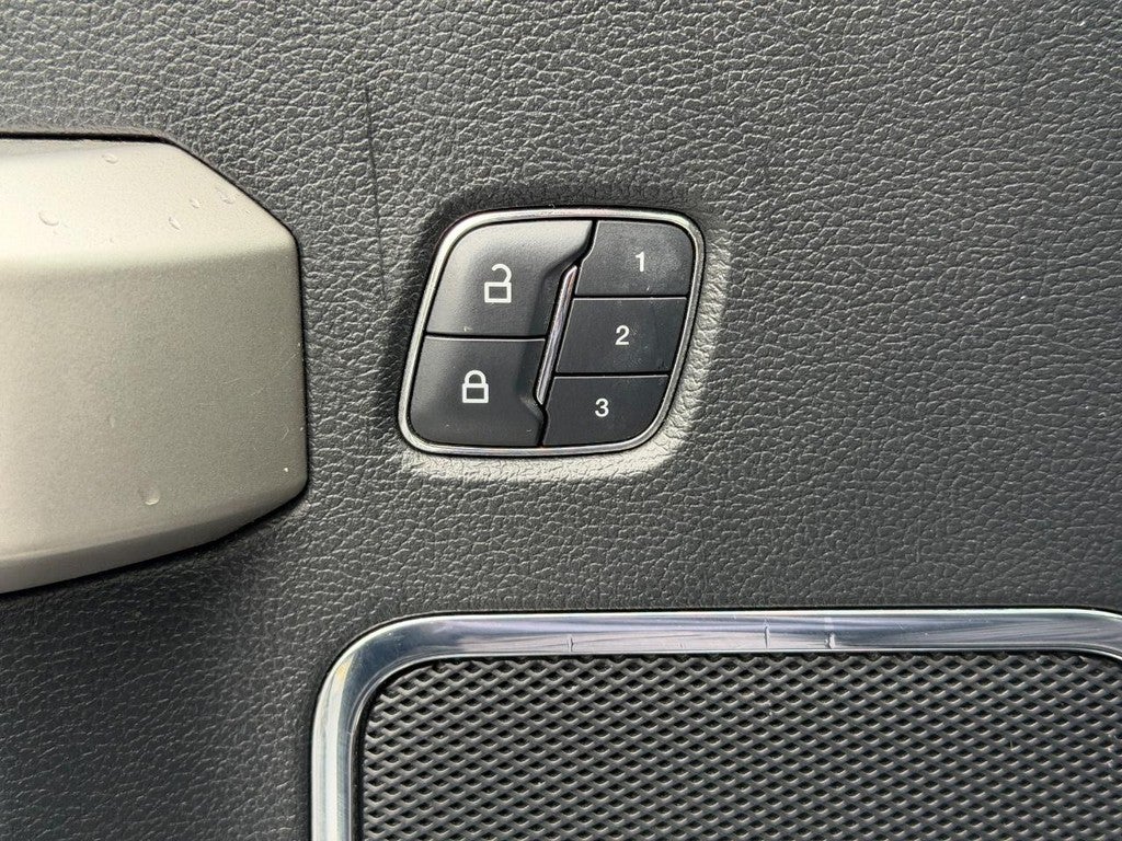 2015 Ford F-150 4WD SuperCrew 145" Lariat