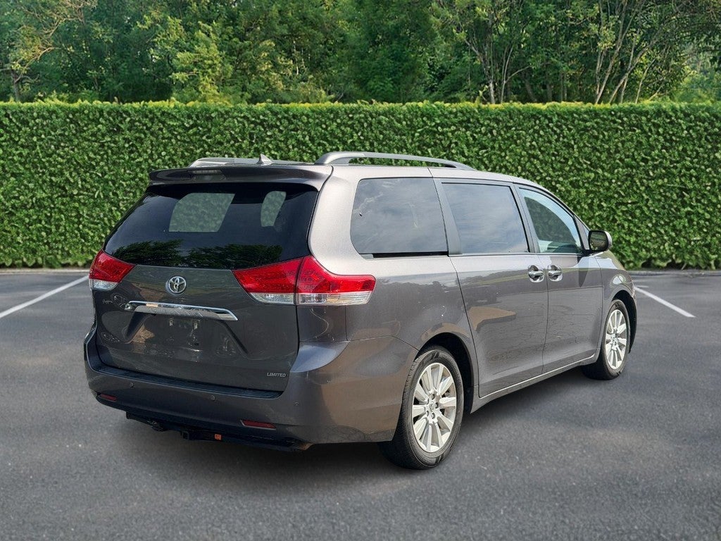 2011 Toyota Sienna 5dr 7-Pass Van V6 Ltd FWD (Natl)